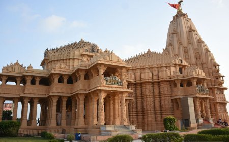 Discover the Rich Heritage and Beauty of Somnath Temple
