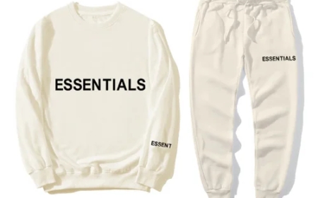 The Ultimate Wardrobe Staple Why the Essentials Hoodie Deserves a Spot in Your Closet