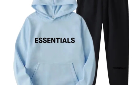 The Rise of the Essentials Hoodie: Streetwear’s Everyday Icon