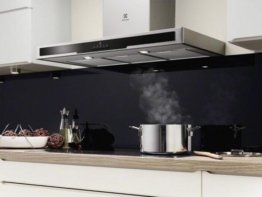 Command the Kitchen Air: The Dominance of a Large 90cm Cooker Hood in Lahore Homes
