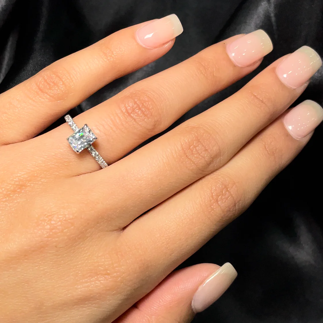 Sparkle Of Buying Diamond Engagement Rings